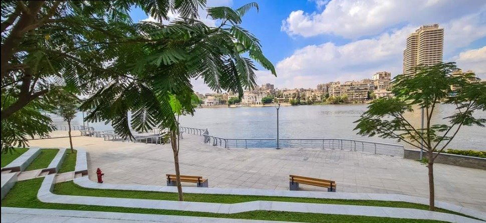 Masr people walkway 3